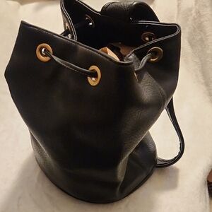 Mondani EUC Elegant Black Leather Bucket Bag
